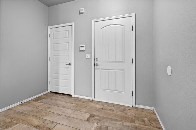 Building Photo - The Perfect Rental in Rupple Meadows!