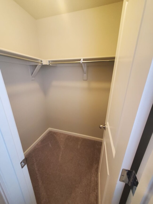 Building Photo - Beautiful and Spacious 3BR House in Freder...