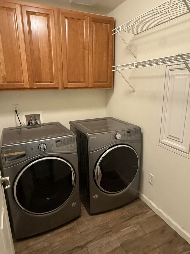 Building Photo - 3 bedroom, 2 bathroom-Reno/Stead area