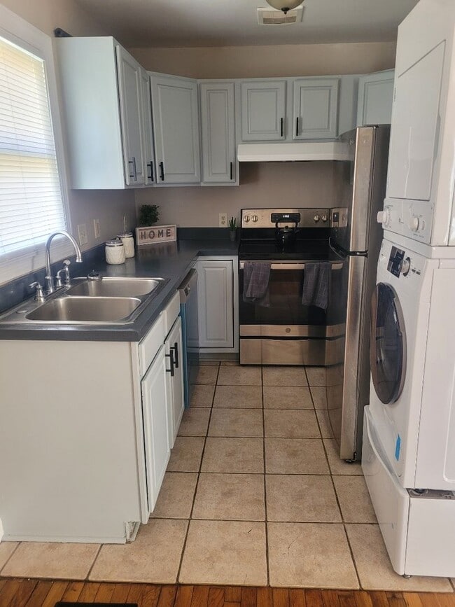 Building Photo - 101 N Gregg St