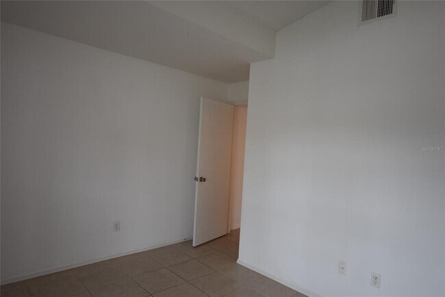 Building Photo - 3240 Brewster Dr