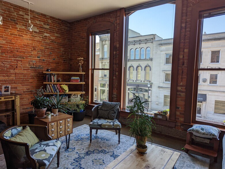 Building Photo - 117 N Market St