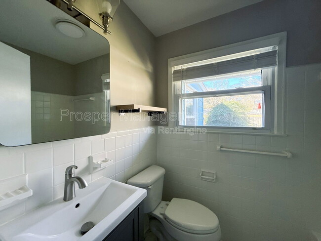 Building Photo - 1214 Hawthorne Cir