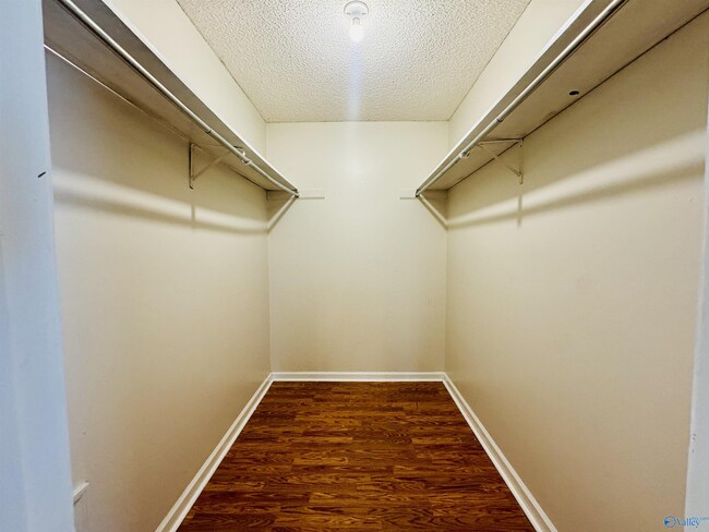 Building Photo - 268 Pops Corner