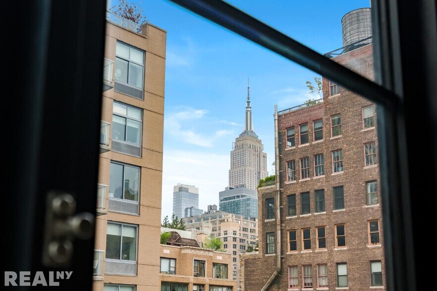 Building Photo - 261 W 25th St