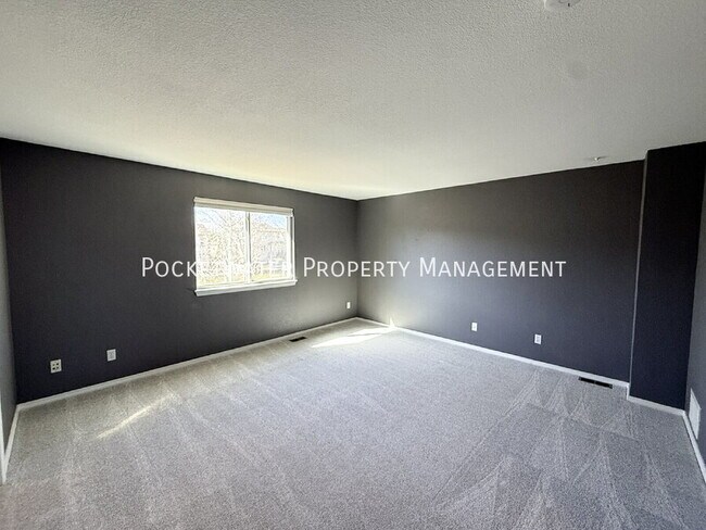 Building Photo - 6270 Snowberry Ave