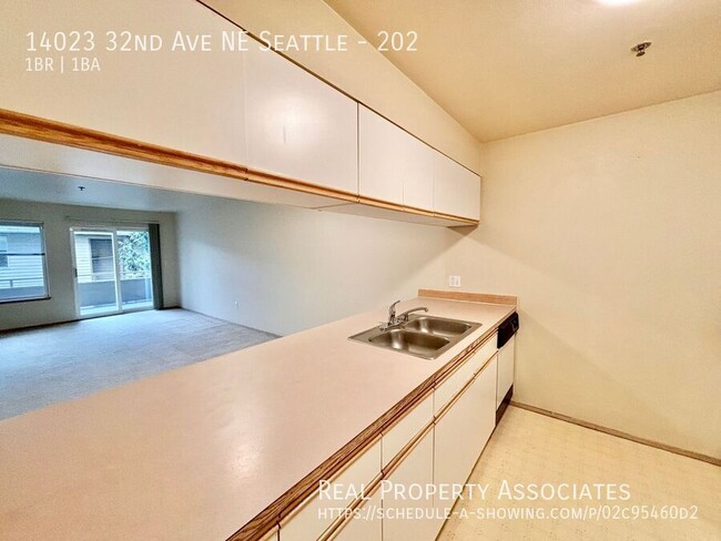 Building Photo - Spacious 1 Bed 1 Bath with In-Unit Washer/...