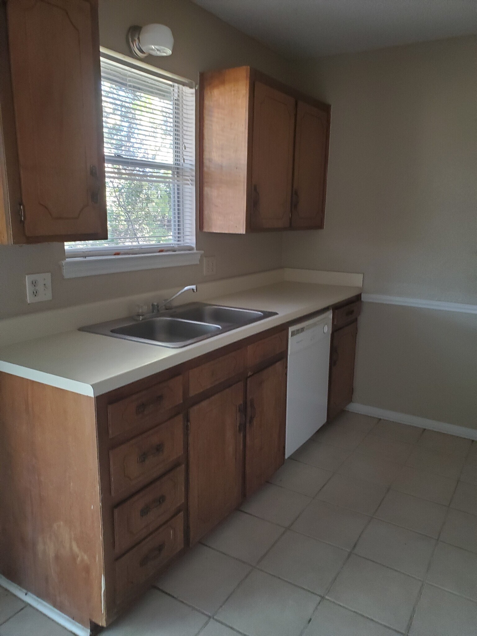 Building Photo - 210 Sorrell Dr