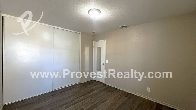 Building Photo - 9400 Nolina Dr