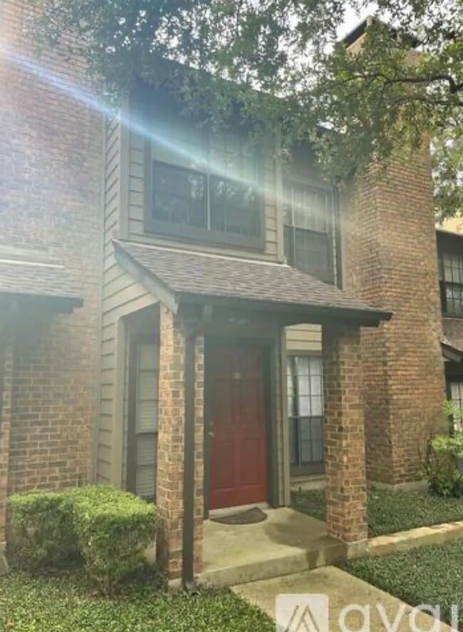 Building Photo - 9910 Royal Ln
