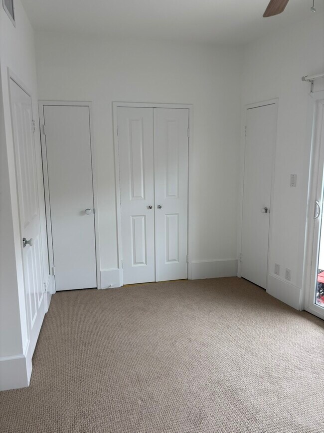 Building Photo - 12217 Rochester Ave