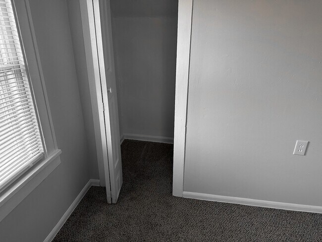 Building Photo - 222 W Union St