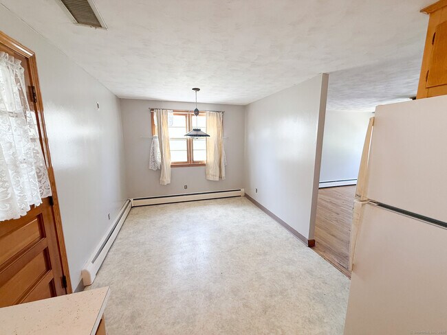 Building Photo - 541 Burritt St