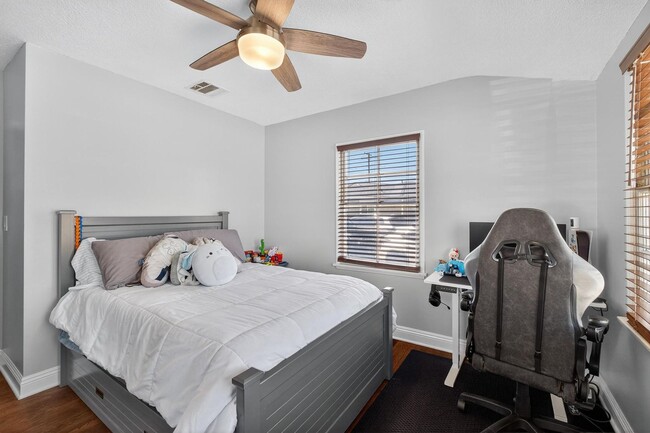 Building Photo - 3 Bed, 2 Bath home in quiet neighborhood