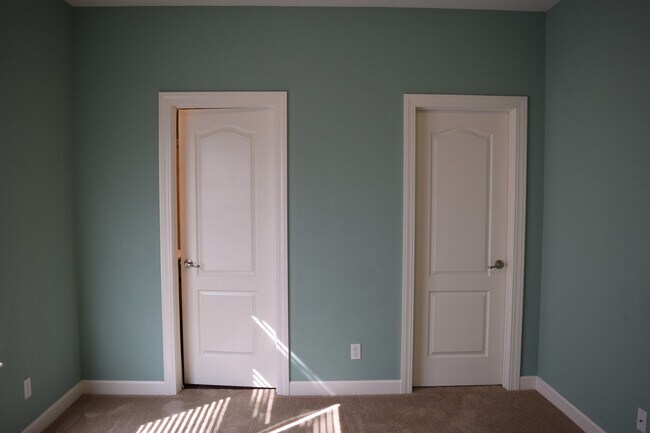 Building Photo - Gorgeous Home Located in Osage Hills Subdivision