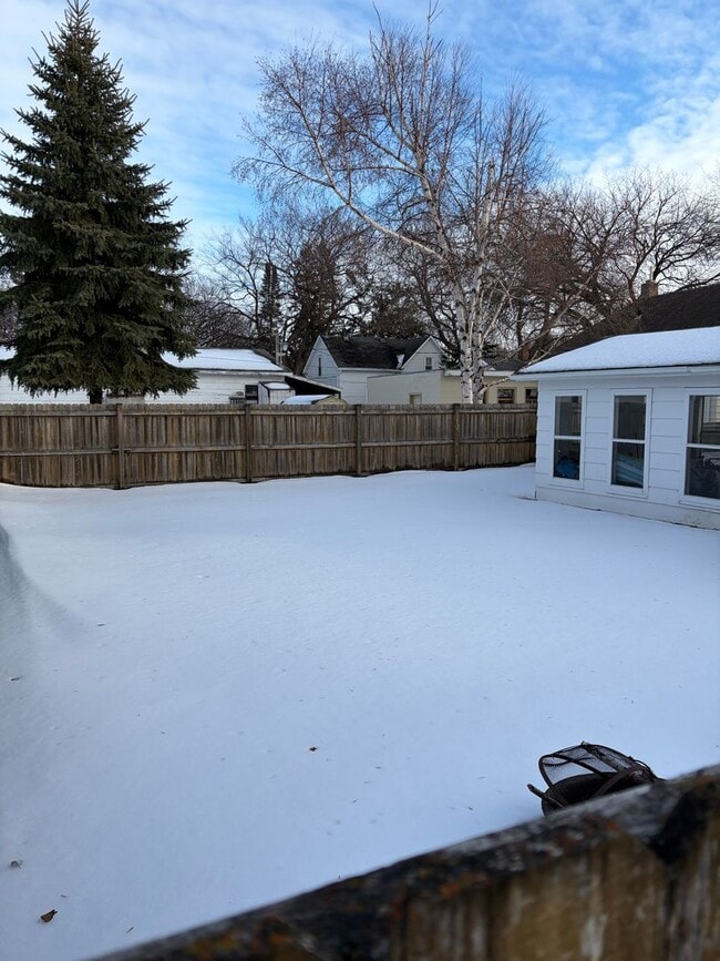 Building Photo - 1524 5th Ave N