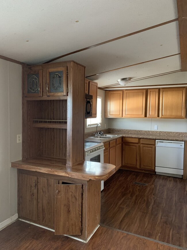 Building Photo - 502 Kayla St