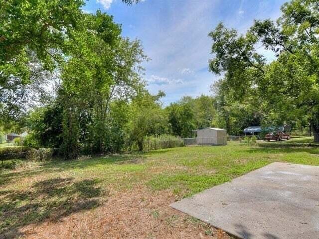 Building Photo - 2824 Meadowbrook Dr