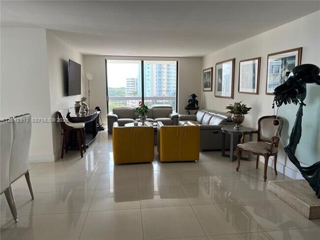 Building Photo - 2333 Brickell Ave