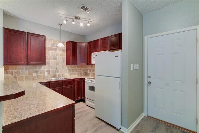 Building Photo - 808 W 29th St