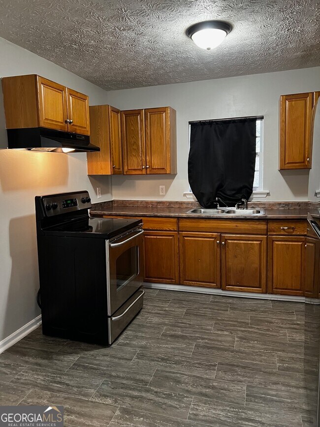 Building Photo - 5895 Jonesboro Rd