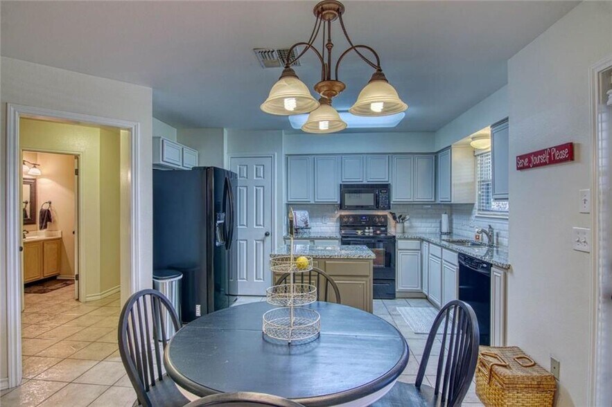 Kitchen - 714 Saint Lucy Dr