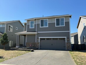 Building Photo - Spacious Modern Puyallup Home