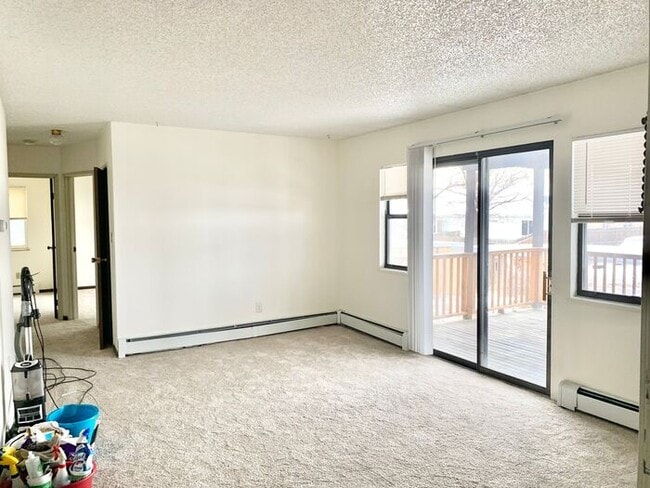 Building Photo - Renovated 2 Bed, 1 Bath in North Central Longmont! Move in special - 2 Weeks Free, Flexible lease...
