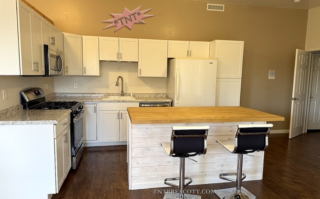 Building Photo - Home in Yavapai Hills HOA~ Winter Special!!