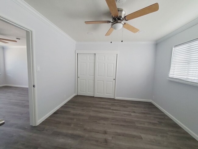 Building Photo - Ground floor One bedroom with Private Patio