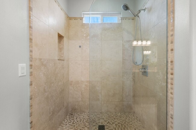 Building Photo - Luxury Living in Kahana Ridge