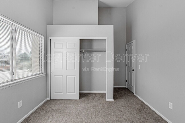 Building Photo - 1099 S Walden Way