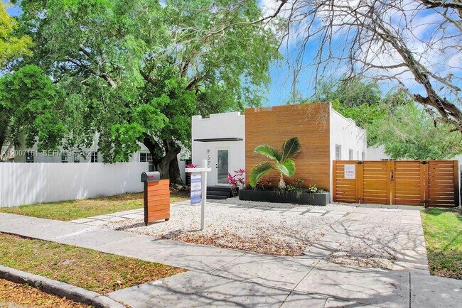 Building Photo - 570 NW 48th St