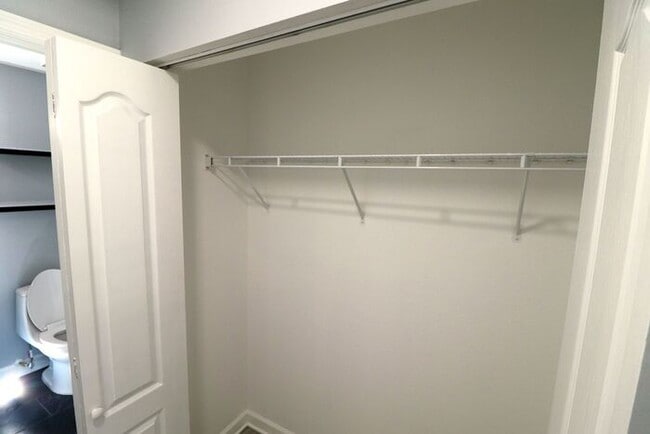 Building Photo - Newly renovated first floor condo! 2 bedrooms