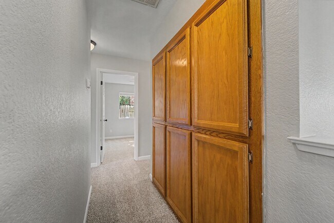 Building Photo - Freshly Updated 4-Bedroom Home with Central A/C & Garage