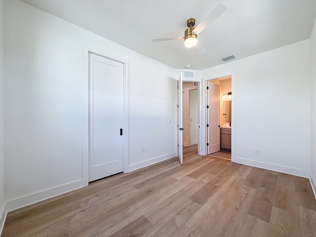 Building Photo - 342 14th St N