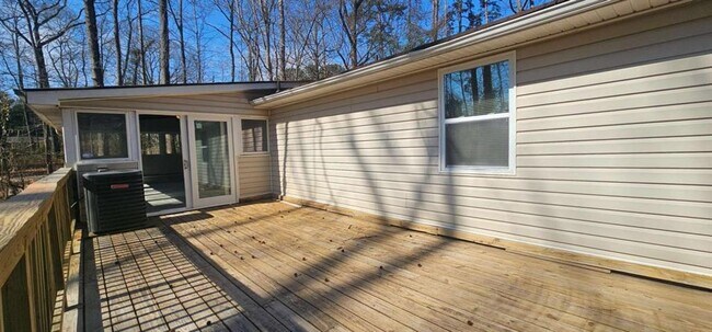 Building Photo - 6131 Rockbridge Rd SW