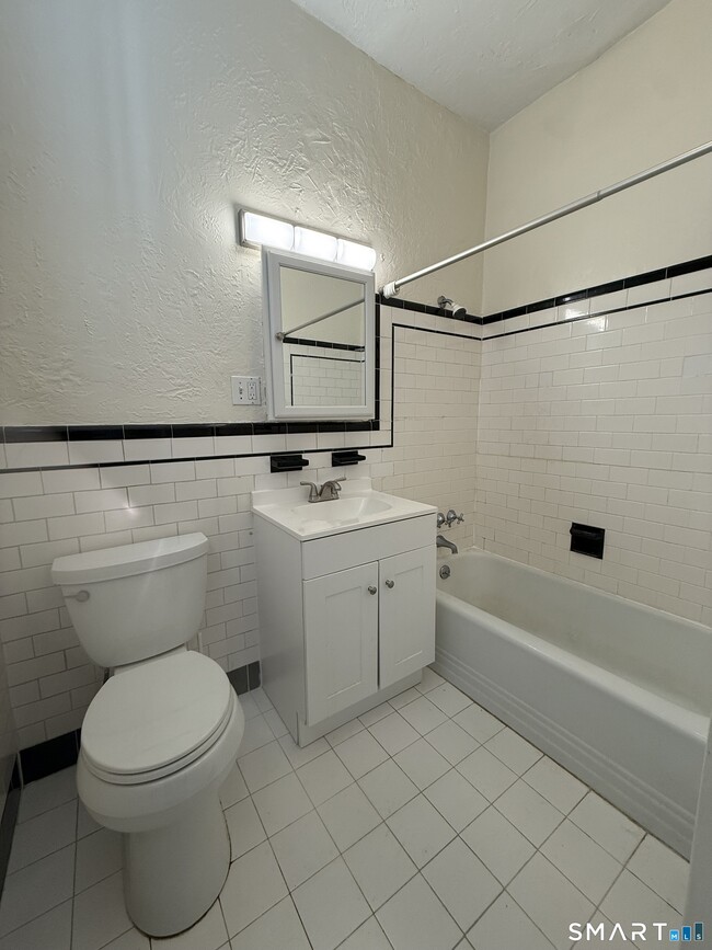 Building Photo - 7 Bridge St