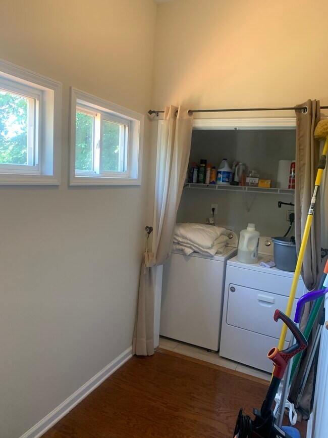 Building Photo - 774 Welch St SW