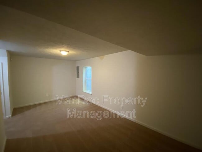 Building Photo - 4249 Normandy Ct