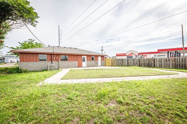 Building Photo - 4699 NW Ozmun Ave