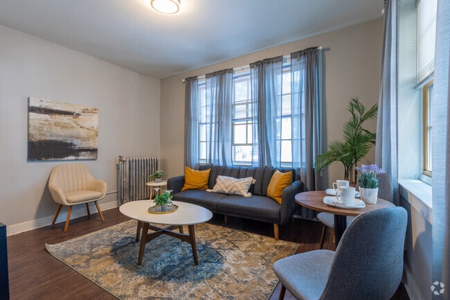 Interior Photo - Sheridan Court