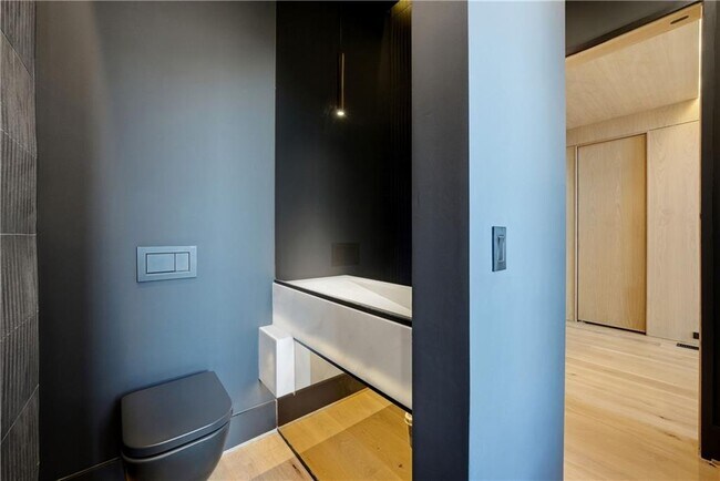 Building Photo - 1033 Reeder Cir NE