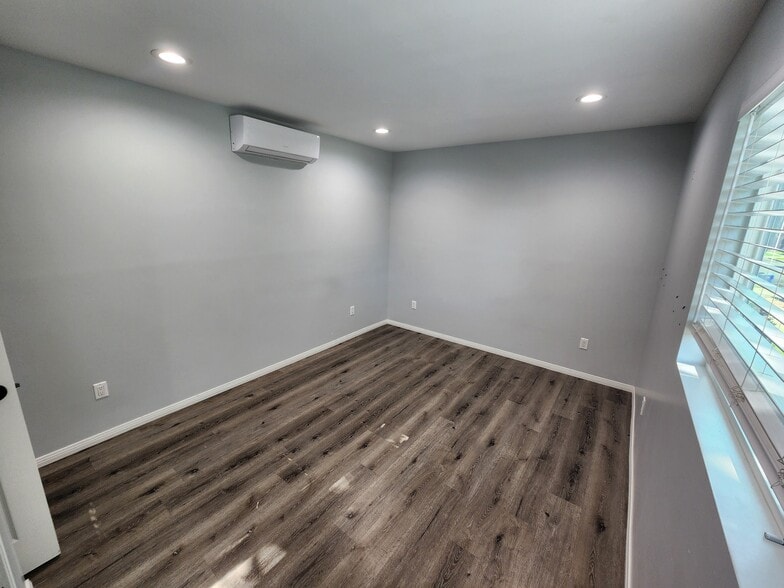 Building Photo - 13933 Cantlay St