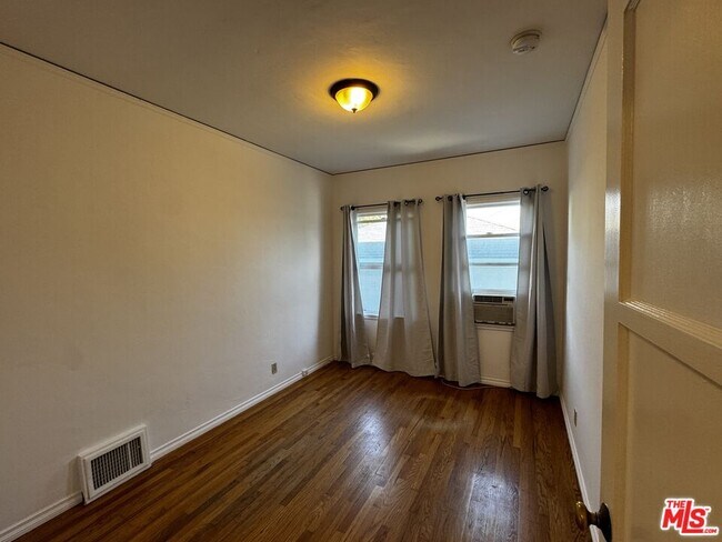 Building Photo - 1242 Edris Dr
