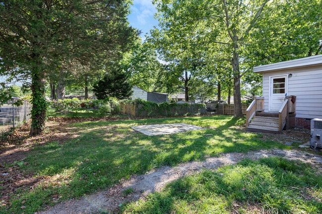 Building Photo - 222 Belray Dr