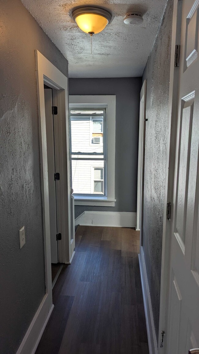 Building Photo - 305 Plummer St