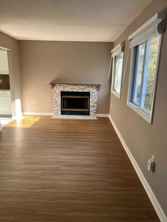 Building Photo - 14 Orient Way