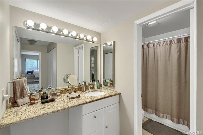 Building Photo - 6 Bronxville Glen Dr