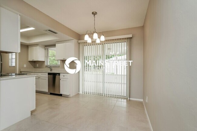 Building Photo - 3 Bedroom Pet-Friendly Home in Fort Myers, FL with Main Street Renewal
